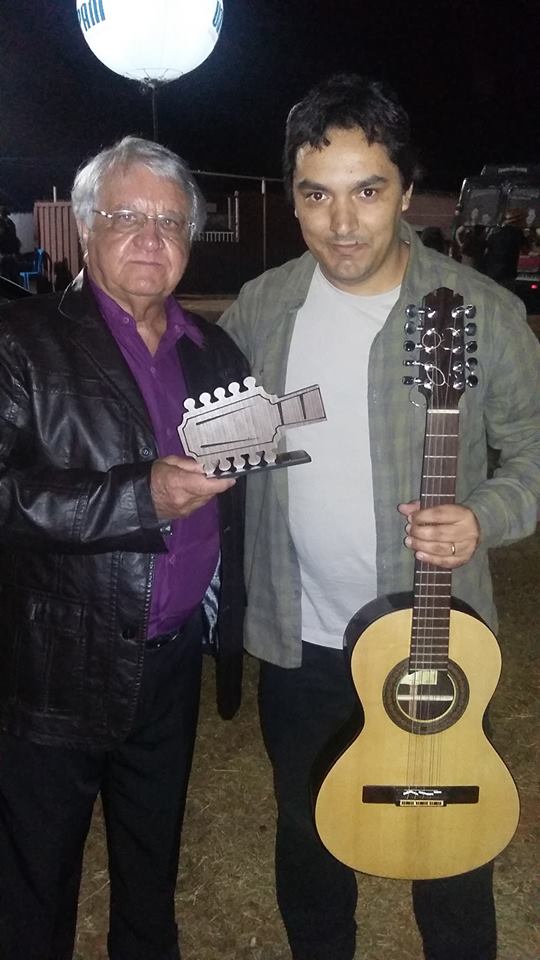 Reinaldo Toledo durante premiação no II Festival Patos & Viola, no final de maio (Foto: Reprodução)